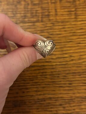 SILVER FILIGVEE HEART DOMDED RING